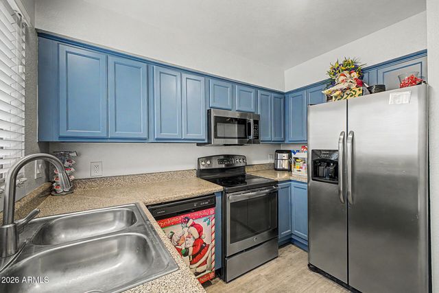 11640 N 51st Avenue 112, Glendale, AZ 85304