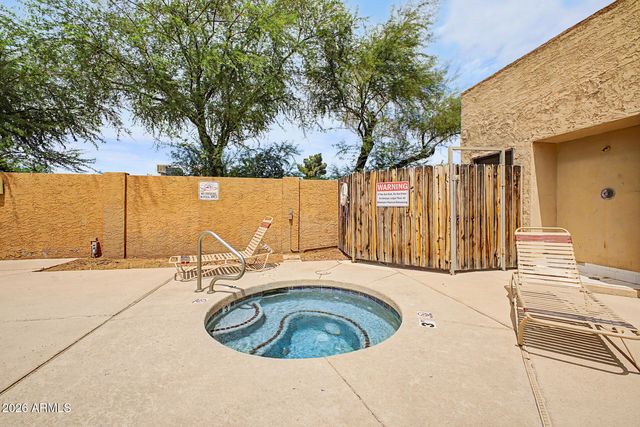 11640 N 51st Avenue 112, Glendale, AZ 85304