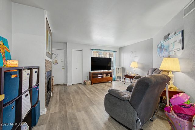 11640 N 51st Avenue 112, Glendale, AZ 85304
