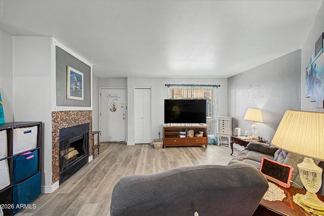 11640 N 51st Avenue 112, Glendale, AZ 85304