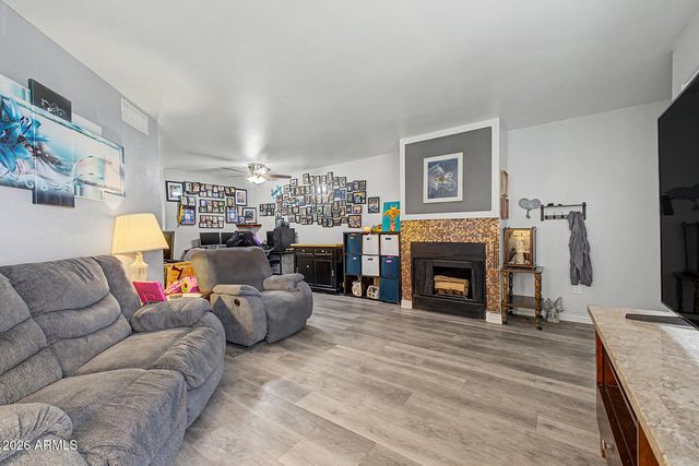 11640 N 51st Avenue 112, Glendale, AZ 85304