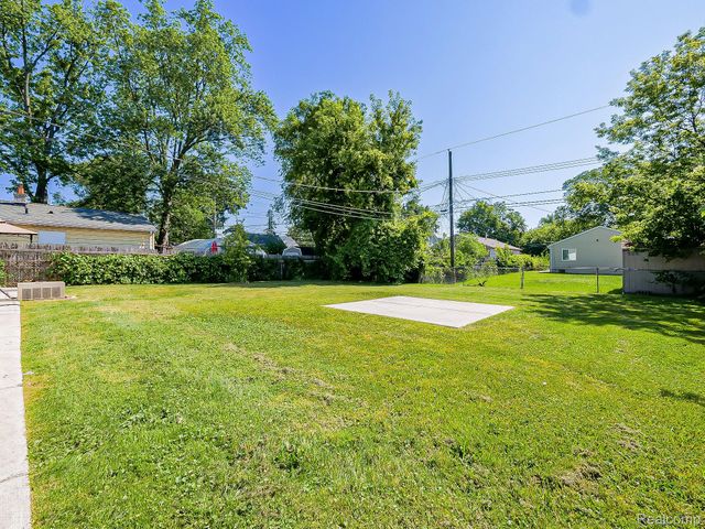 26446 Couzens Avenue, Madison Heights, MI 48071