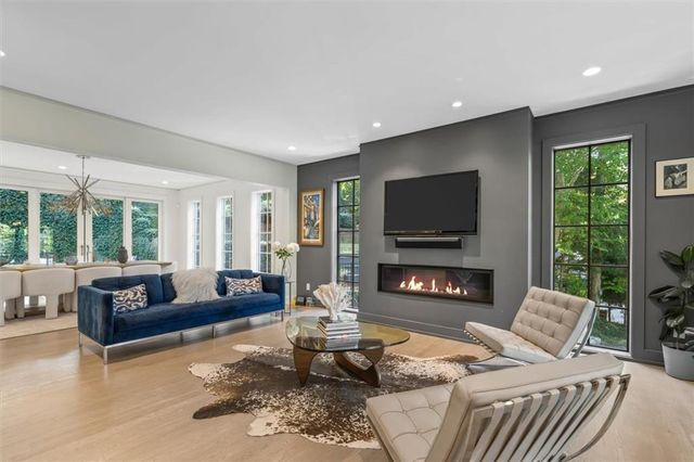 6305 River Chase Circle, Atlanta, GA 30328