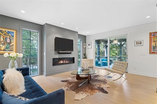 6305 River Chase Circle, Atlanta, GA 30328