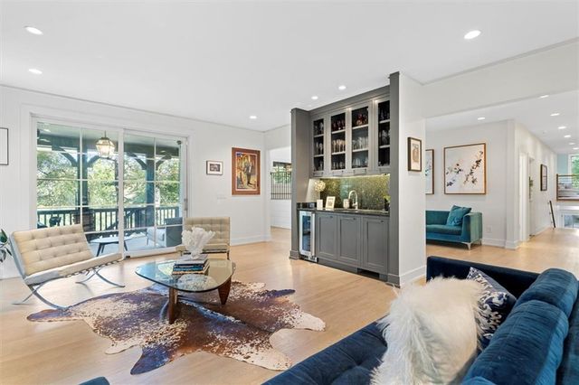 6305 River Chase Circle, Atlanta, GA 30328