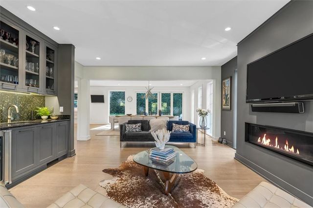 6305 River Chase Circle, Atlanta, GA 30328