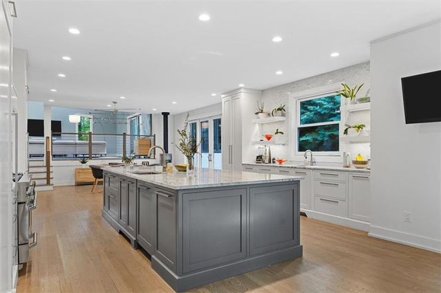 6305 River Chase Circle, Atlanta, GA 30328