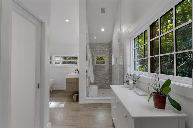 6305 River Chase Circle, Atlanta, GA 30328