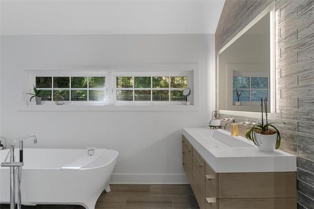 6305 River Chase Circle, Atlanta, GA 30328
