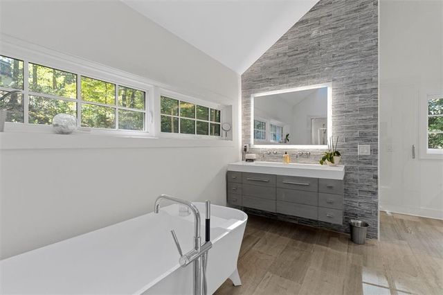 6305 River Chase Circle, Atlanta, GA 30328