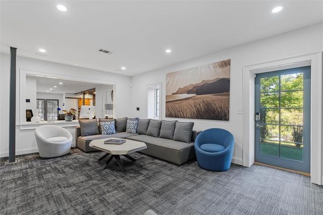 6305 River Chase Circle, Atlanta, GA 30328