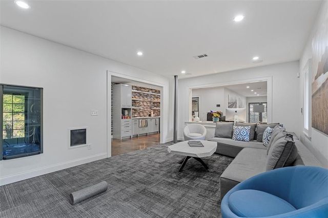 6305 River Chase Circle, Atlanta, GA 30328