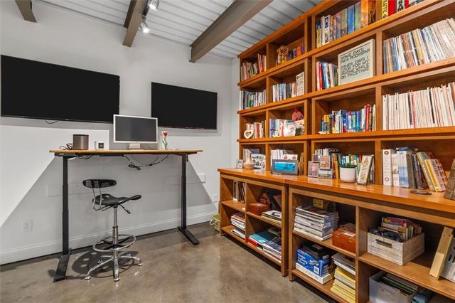 6305 River Chase Circle, Atlanta, GA 30328