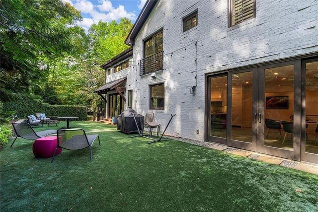 6305 River Chase Circle, Atlanta, GA 30328