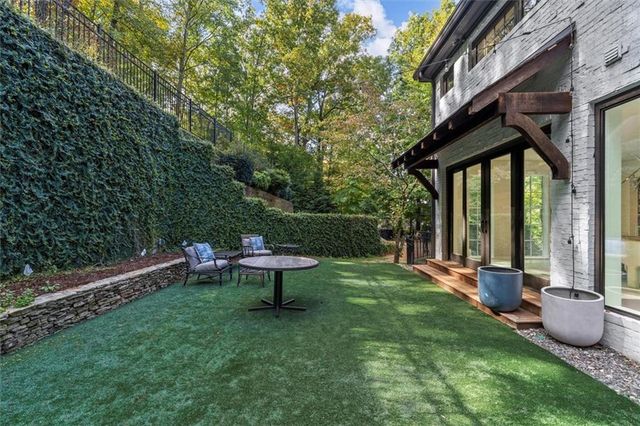 6305 River Chase Circle, Atlanta, GA 30328