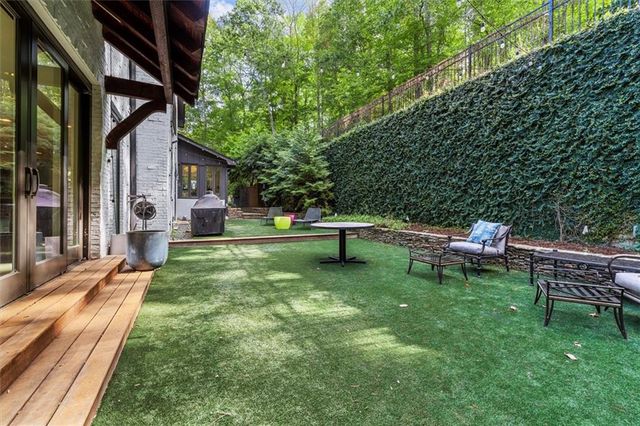 6305 River Chase Circle, Atlanta, GA 30328