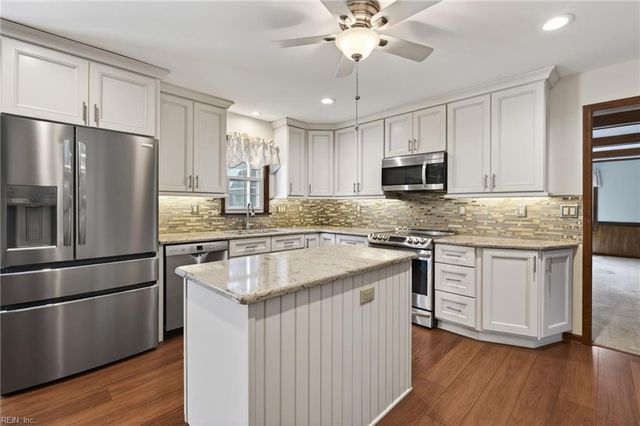 600 Ravenstone DR, Chesapeake, VA 23322