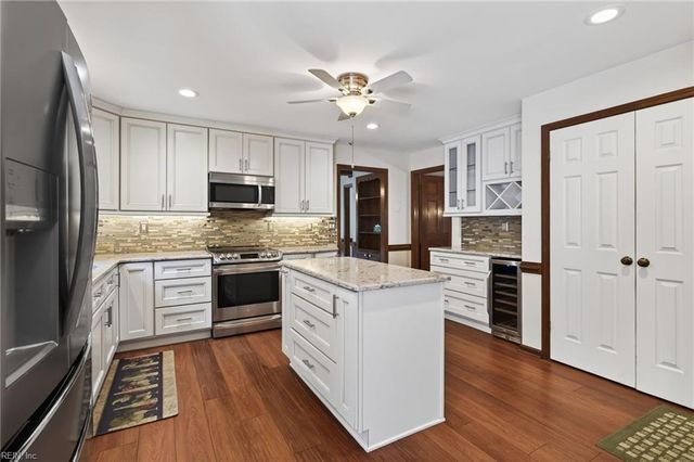 600 Ravenstone DR, Chesapeake, VA 23322