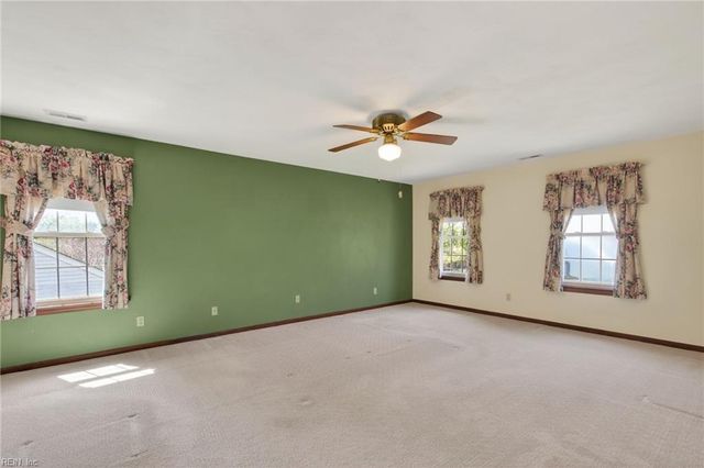 600 Ravenstone DR, Chesapeake, VA 23322