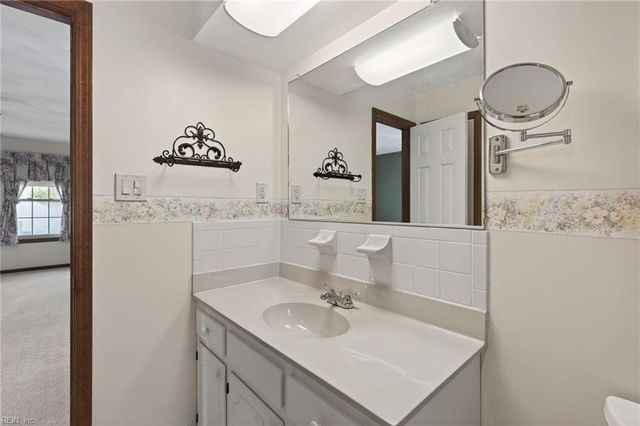 600 Ravenstone DR, Chesapeake, VA 23322