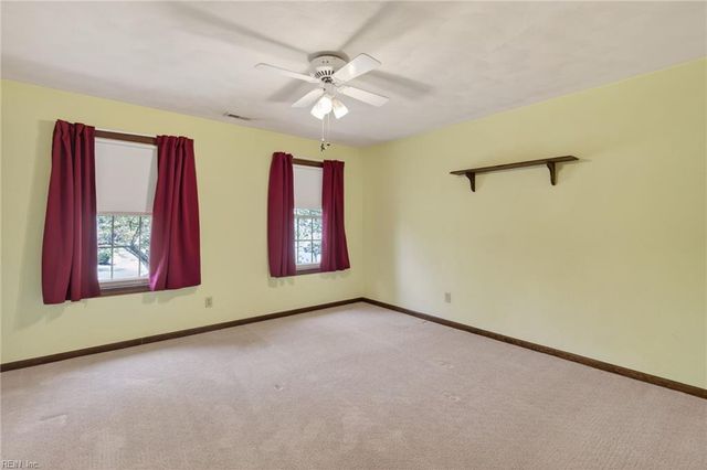 600 Ravenstone DR, Chesapeake, VA 23322