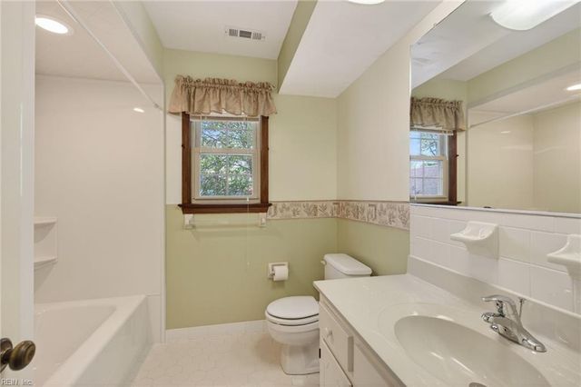 600 Ravenstone DR, Chesapeake, VA 23322