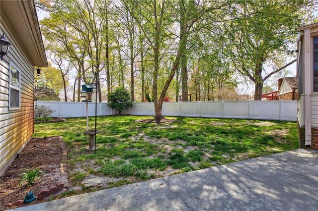 600 Ravenstone DR, Chesapeake, VA 23322