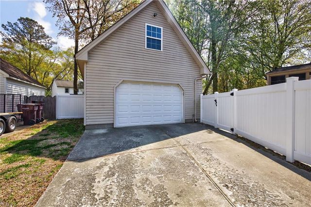 600 Ravenstone DR, Chesapeake, VA 23322