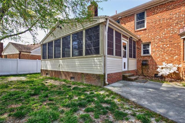 600 Ravenstone DR, Chesapeake, VA 23322