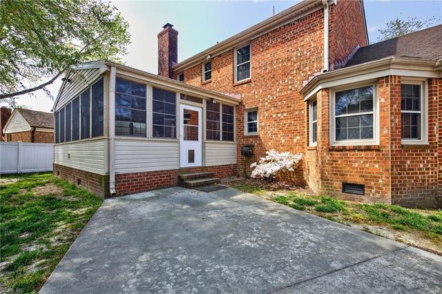 600 Ravenstone DR, Chesapeake, VA 23322