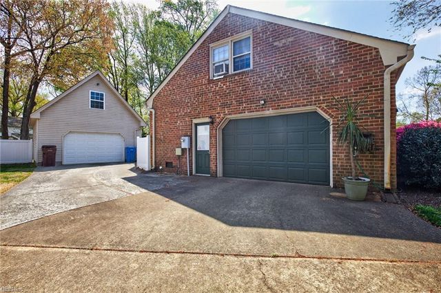 600 Ravenstone DR, Chesapeake, VA 23322