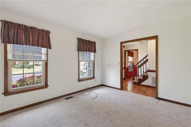 600 Ravenstone DR, Chesapeake, VA 23322