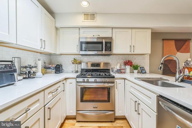 1522 Mount Vernon St Apt 3, Philadelphia, PA 19130