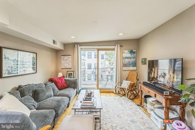 1522 Mount Vernon St Apt 3, Philadelphia, PA 19130