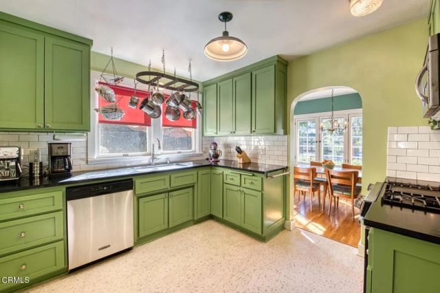 1881 Paloma Street, Pasadena, CA 91104