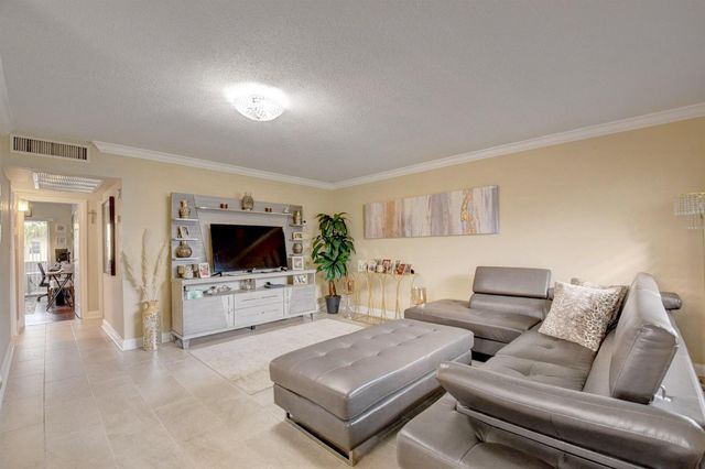 661 Flanders N 661, Delray Beach, FL 33484
