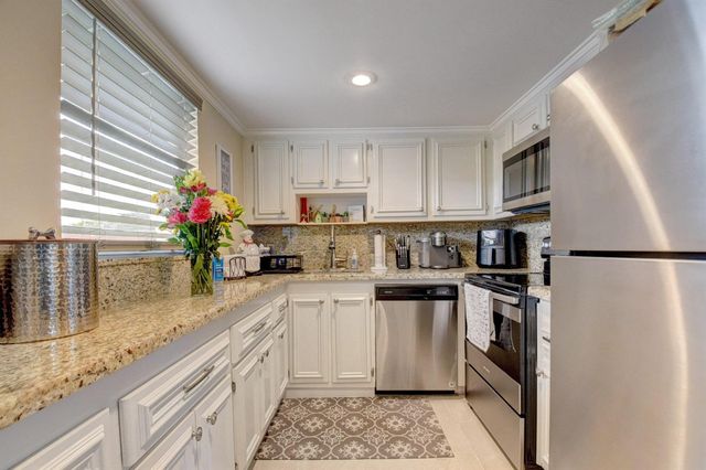 661 Flanders N 661, Delray Beach, FL 33484