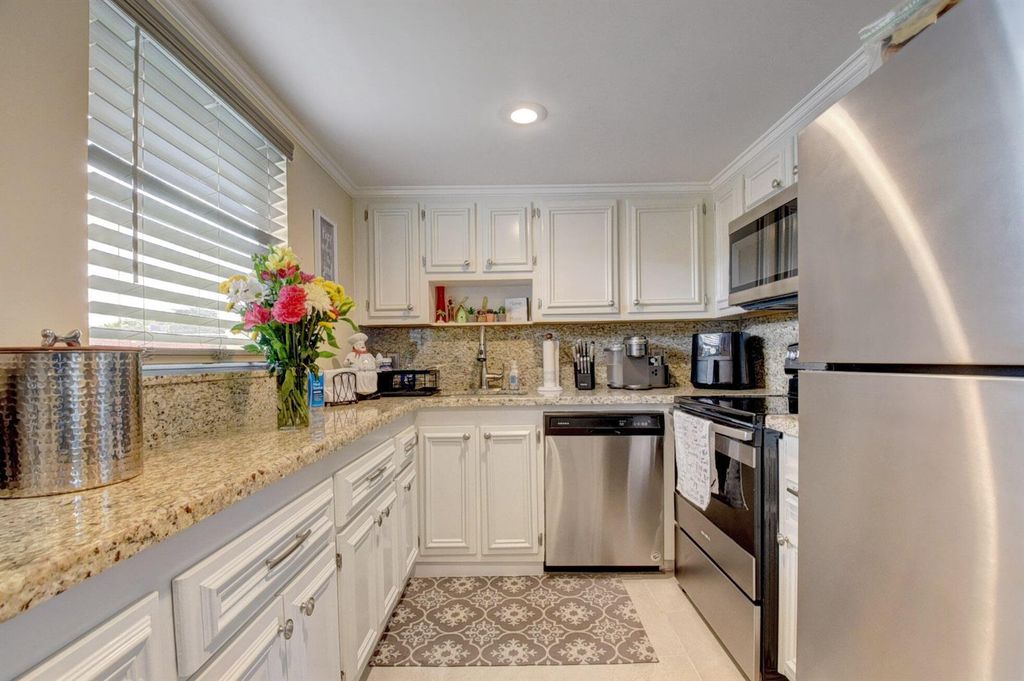 661 Flanders N 661, Delray Beach, FL 33484