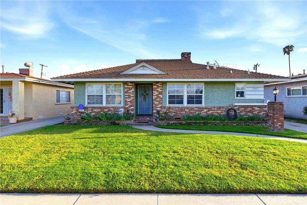 Image 2 of property listing at 3964 Palm, Lynwood, CA 90262