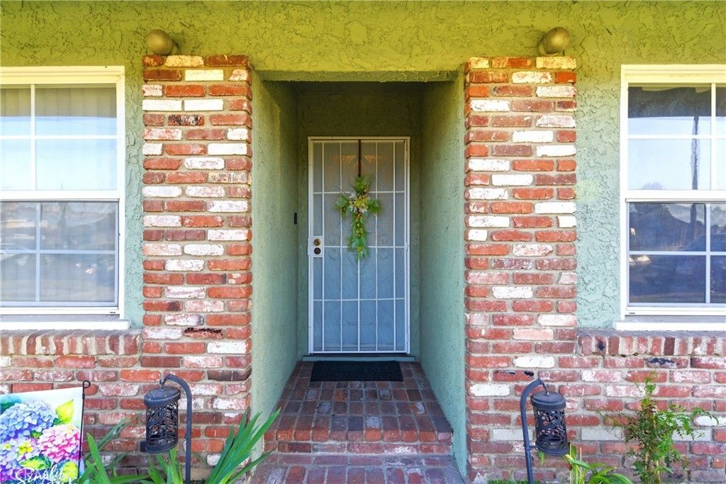 Image 3 of property listing at 3964 Palm, Lynwood, CA 90262