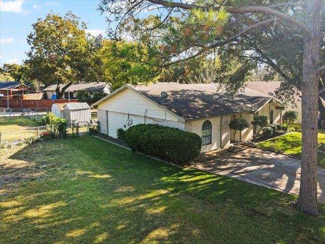 424 Bluebonnet Trail, Garland, TX 75043
