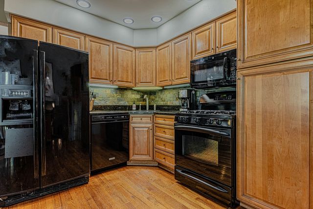 1606 E WAVERLY Court, Arlington Heights, IL 60004