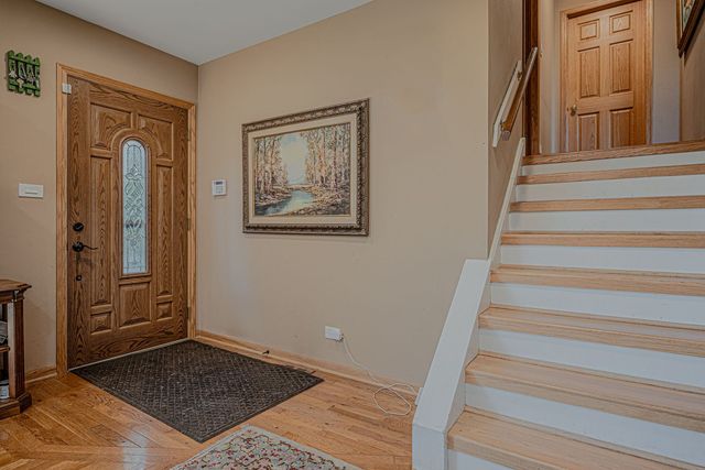 1606 E WAVERLY Court, Arlington Heights, IL 60004