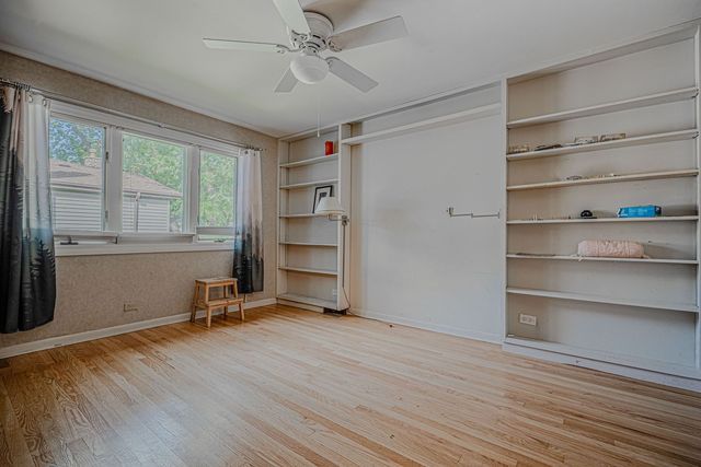 1606 E WAVERLY Court, Arlington Heights, IL 60004