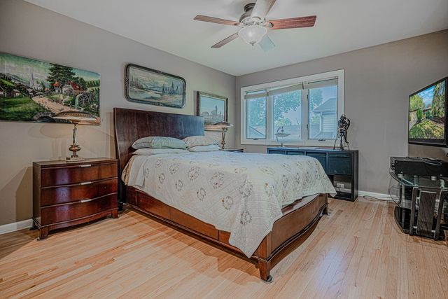 1606 E WAVERLY Court, Arlington Heights, IL 60004