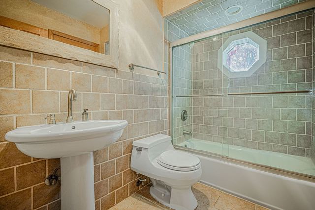 1606 E WAVERLY Court, Arlington Heights, IL 60004