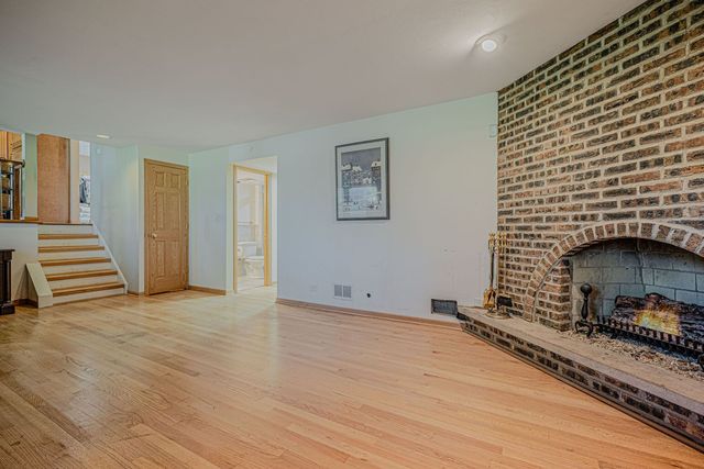 1606 E WAVERLY Court, Arlington Heights, IL 60004