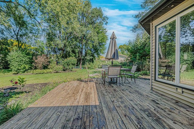 1606 E WAVERLY Court, Arlington Heights, IL 60004