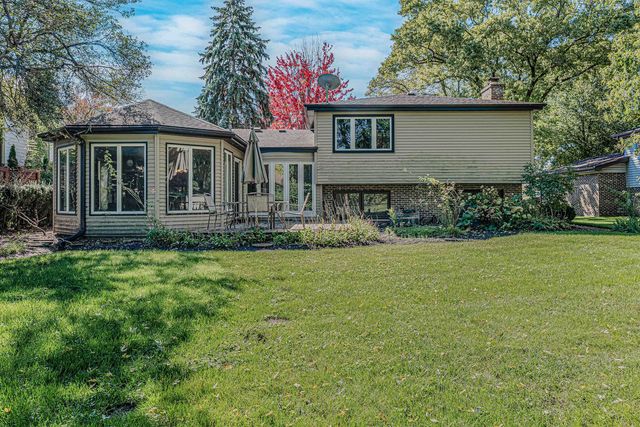 1606 E WAVERLY Court, Arlington Heights, IL 60004