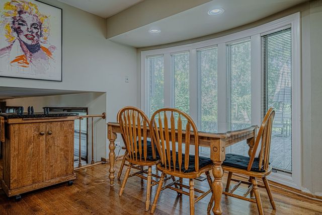 1606 E WAVERLY Court, Arlington Heights, IL 60004